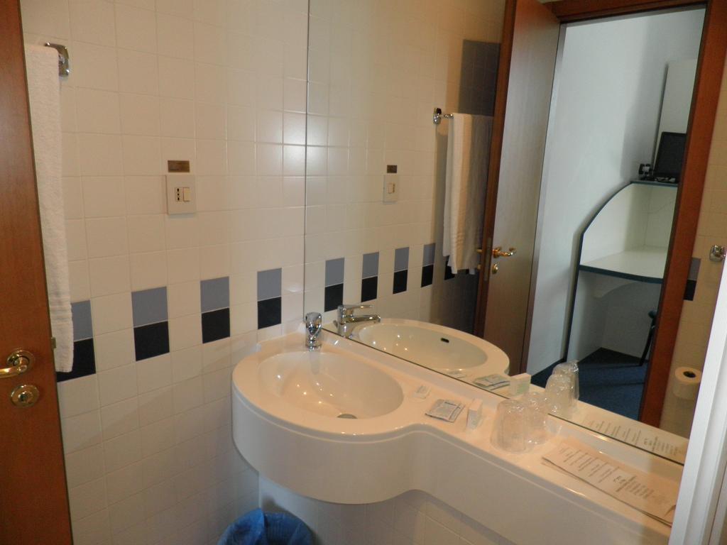 Hotel Torre Imperiale Maccagno ห้อง รูปภาพ